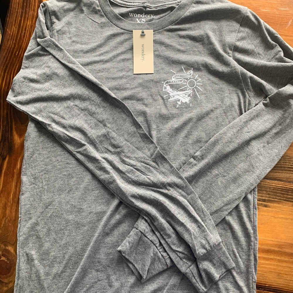 Wondery travel long sleeve tee NWT XS